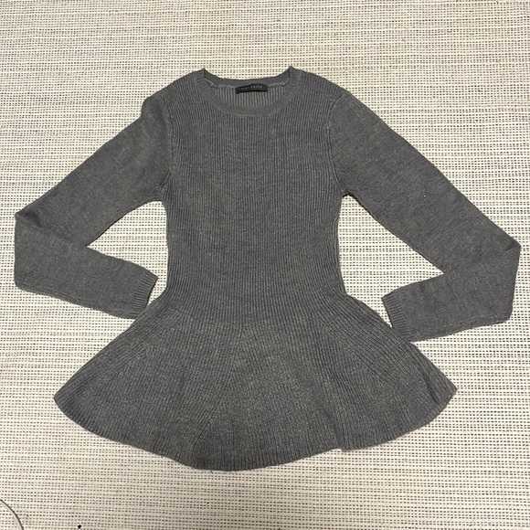 Grey longs sleeve peplum sweater - Picture 2 of 5
